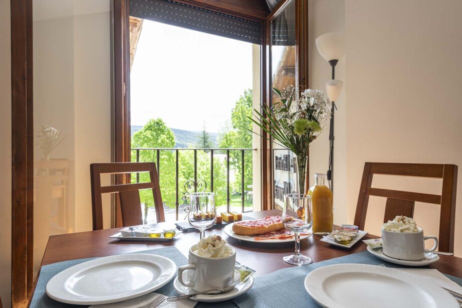 APARTAMENTO 203 (2 habitaciónes dobles - 6 PAX )