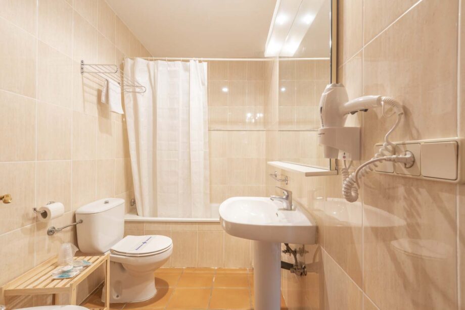 APARTAMENTO 203 (2 habitaciónes dobles - 6 PAX )